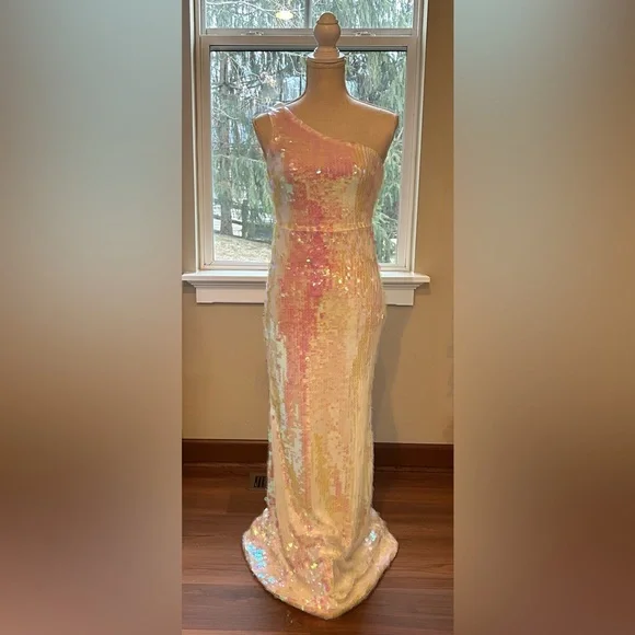 Fashion Nova Luxe The Britney Gown-Iridescent-Size XS NWT🤍